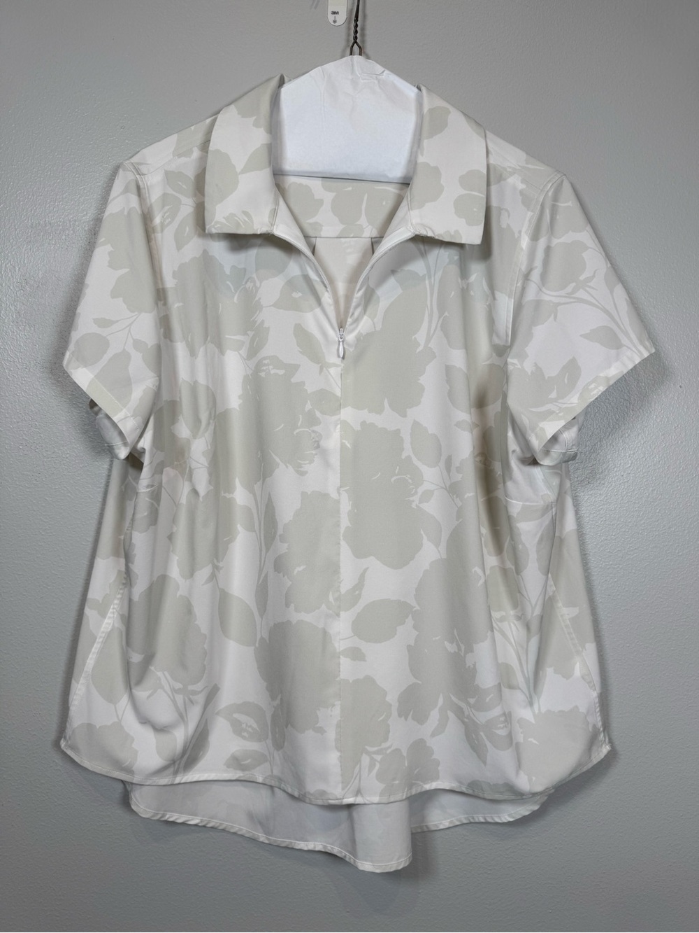 SPANX Floral Half Zip Short Sleeve Performance Top White Gray Size 1X